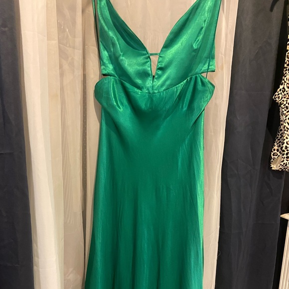 NEW Karlotta Dress! Perfect for formals / Christmas parties/ weddings! - Picture 5 of 8